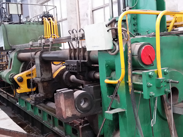 1100T無縫擠壓機